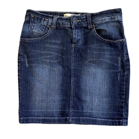 Bershka stretch dark wash 5 pocket denim mini skirt. Women’s size 4 - Picture 1 of 7